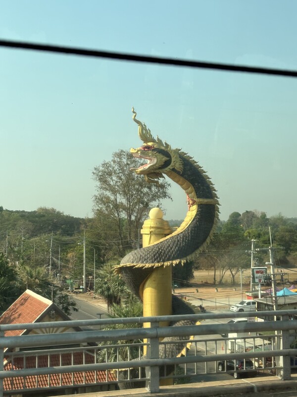 picture of Phaya Anantanakharat at the Thai-Lao Friendship Bridge No.2