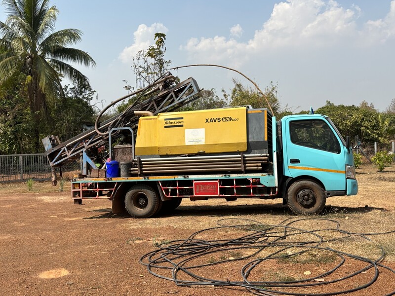 de boorinstallatie met Atlas Copco-compressor