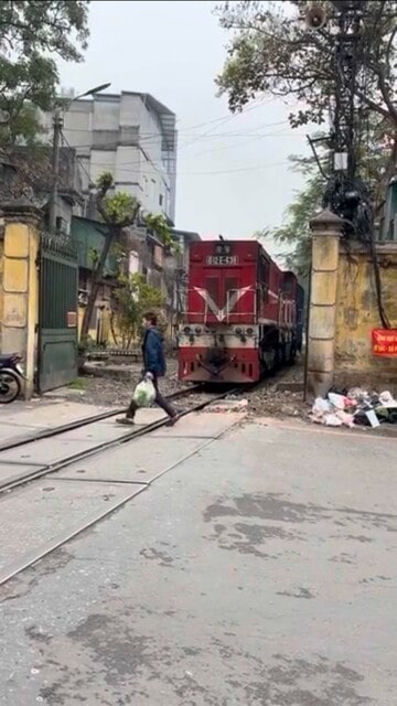 A train arrives and the locals quickly sprint to get ahead of the train.